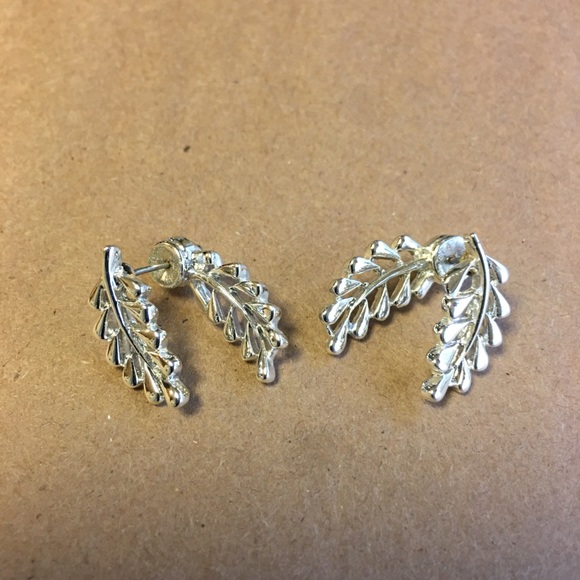 Jewelry - Silver Tone Leaf Earings